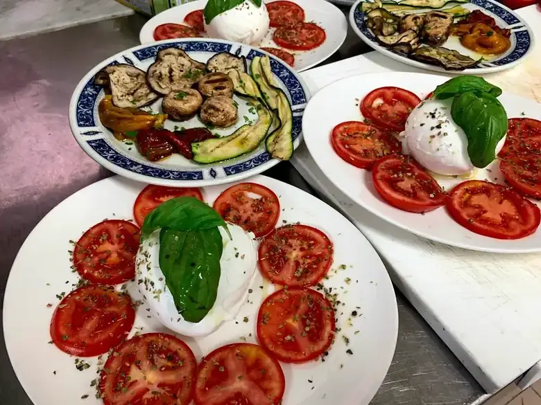 Antipasti freschi caprese burrata La Fenice Bazzano
