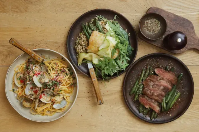 Piatti della tradizione: spaghetti alle vongole, filetto con verdure e tagliata con fagiolini al Ristorante La Fenice